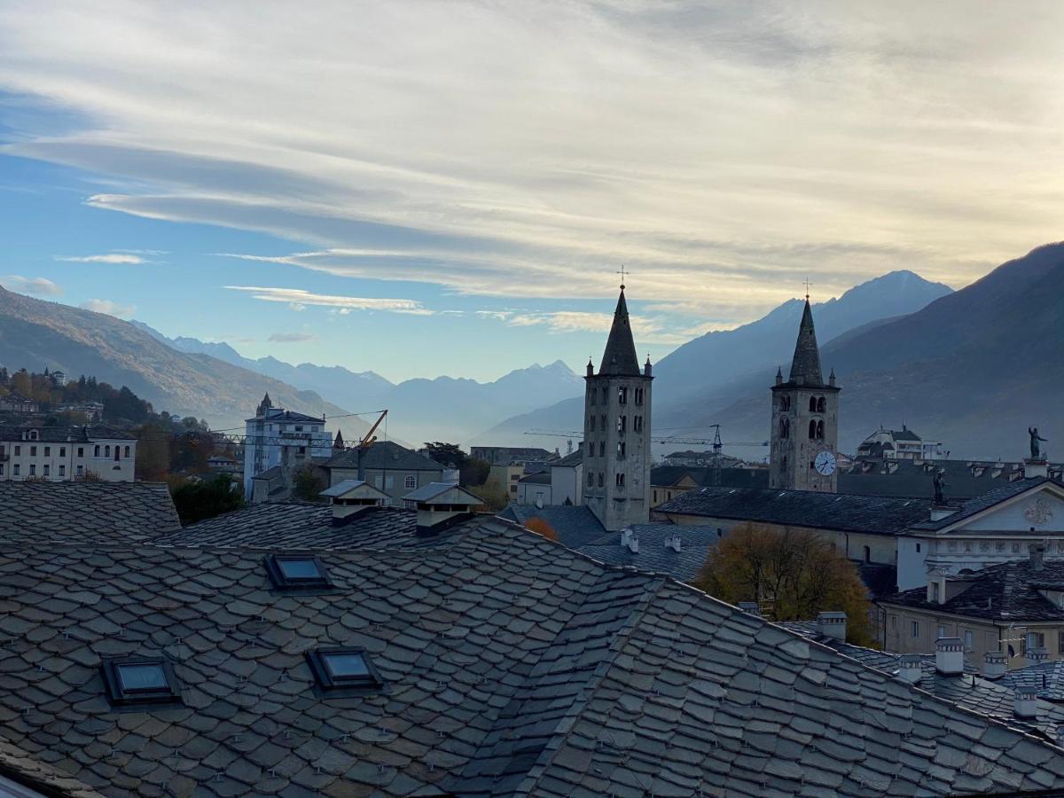 Mansarda Del Sole, Nel Cuore Di Aosta Luaran gambar