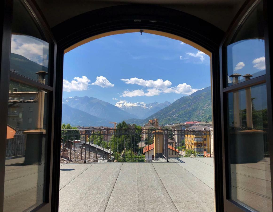 Mansarda Del Sole, Nel Cuore Di Aosta Luaran gambar