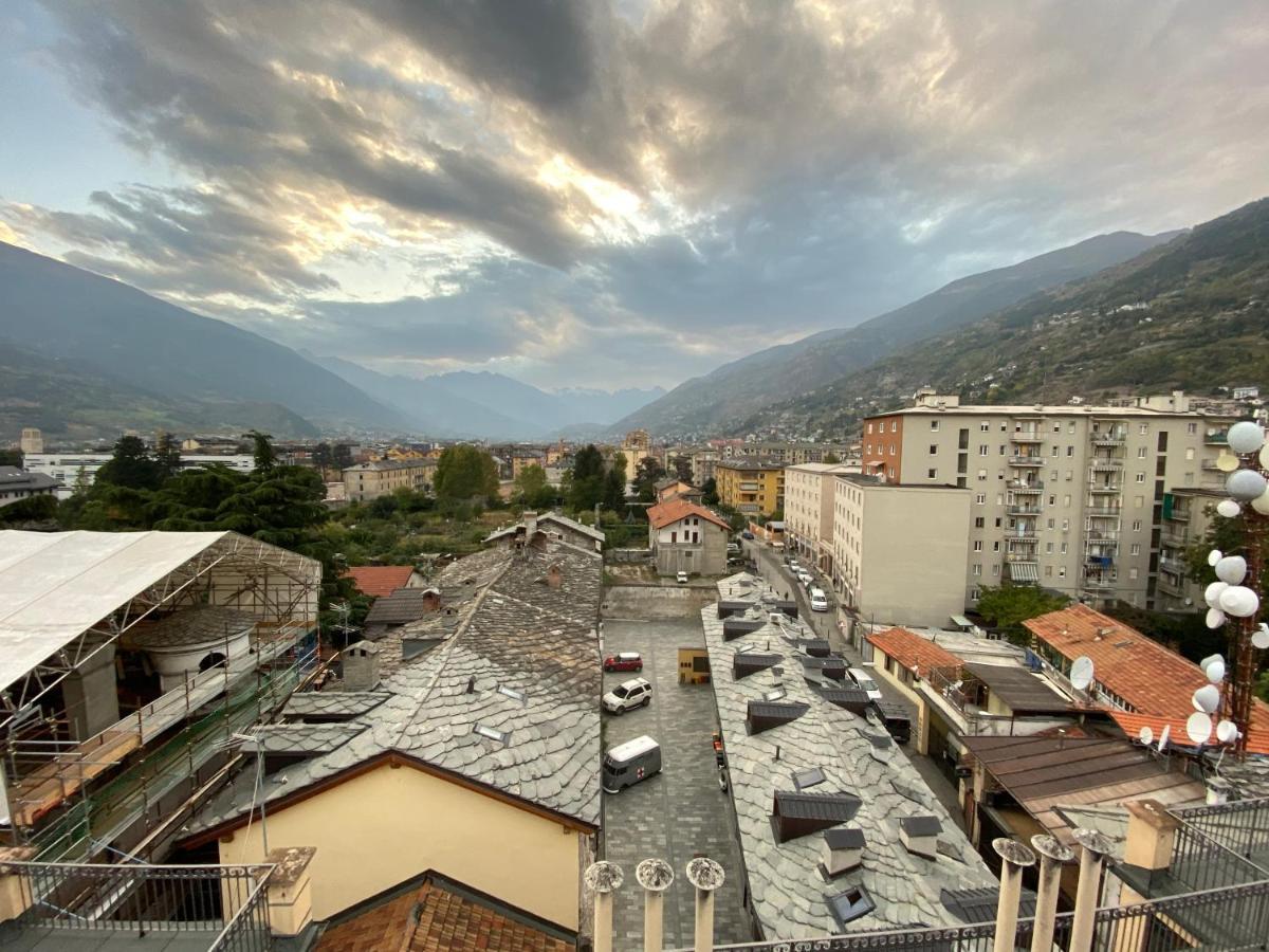 Mansarda Del Sole, Nel Cuore Di Aosta Luaran gambar